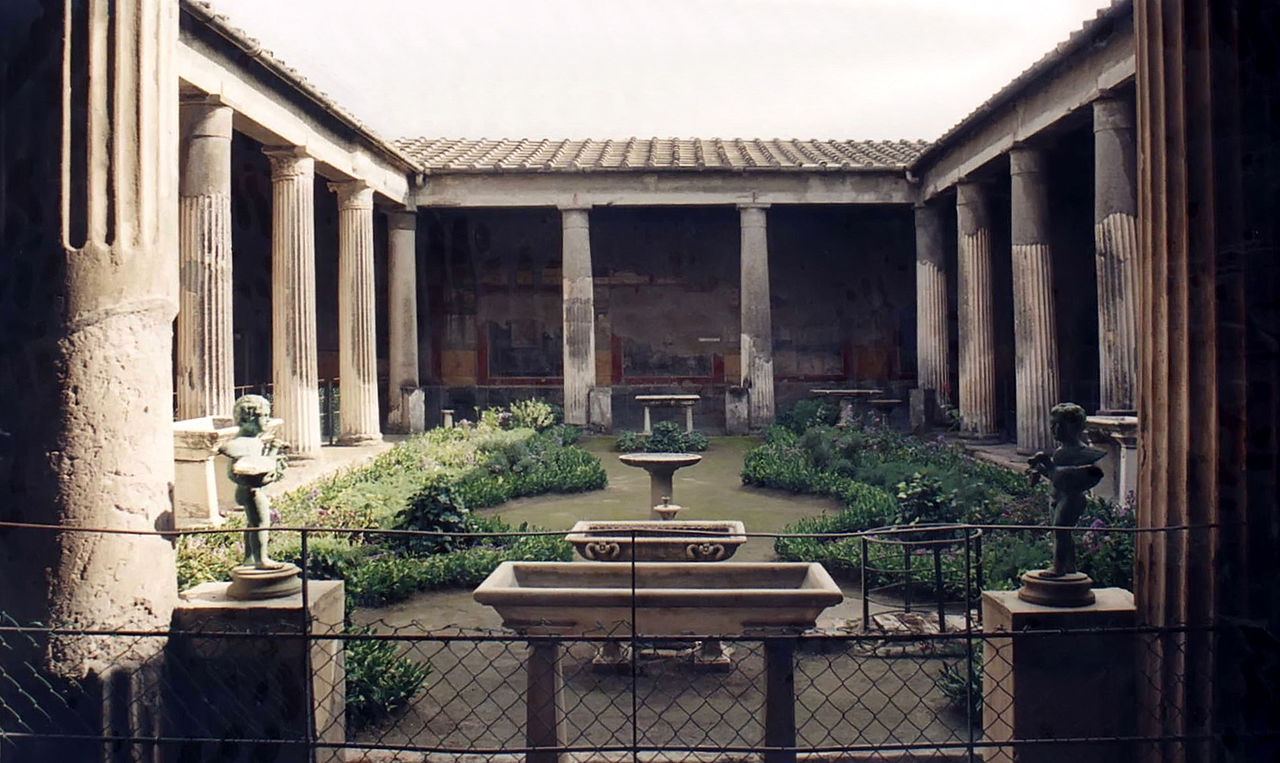 «Дом Веттиев», Помпеи. Внутренний дворик