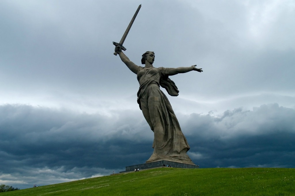 скульптура «Родина мать зовет», город Волгоград (РФ)