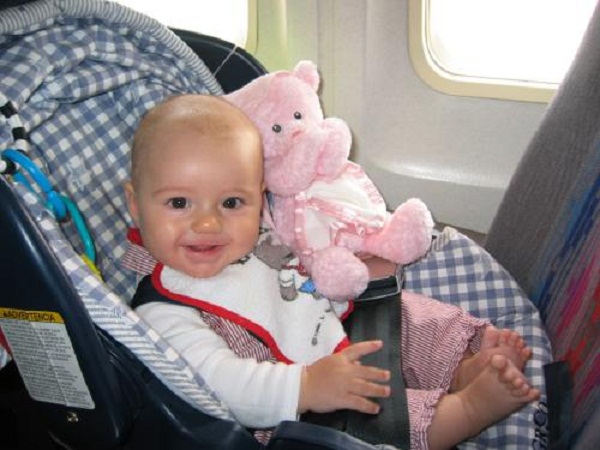 Младенец в самолете