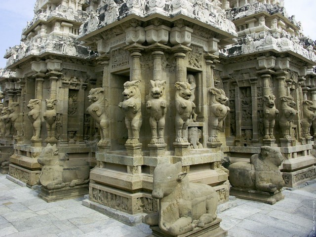 Колонны храма Кайласанатха