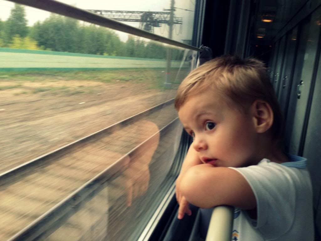 Ребёнок в поезде