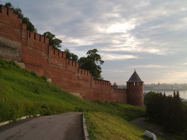 Стены и башни кремля