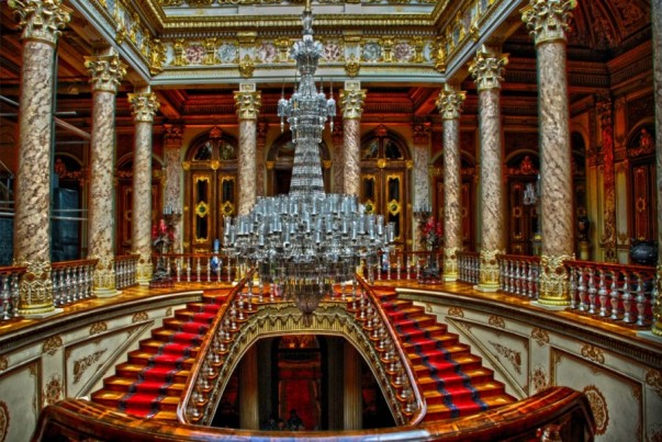 Центральная лестница большого дворца