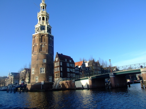 Башню Montelbaanstoren - Пизанская башня в Амстердама