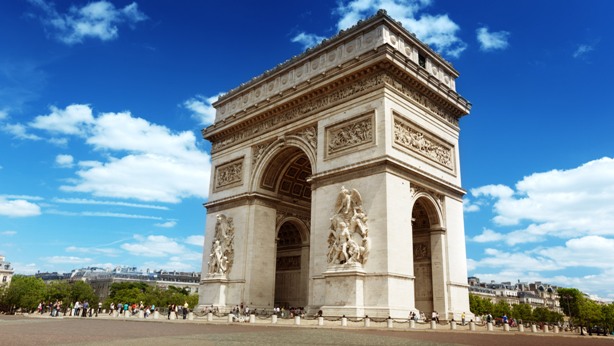Триумфальная арка на площади Шарля де Голля