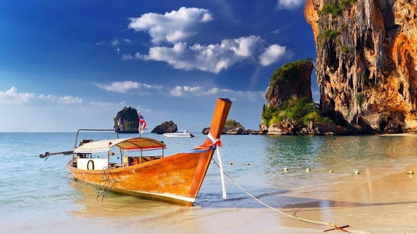 Туристическая яхта в Таиланде