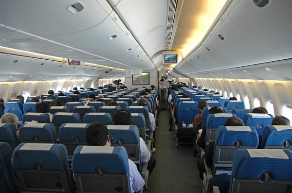 Заполненный салон самолёта