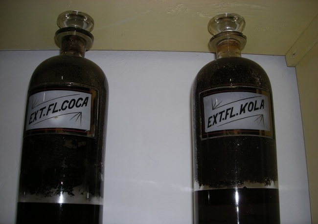 Первый вид бутылки Кока-Колы