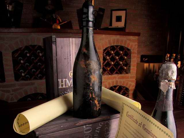 Бутылка вина «Шато Лафит»