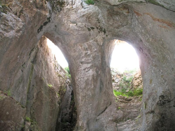 Пещера Трехглазка