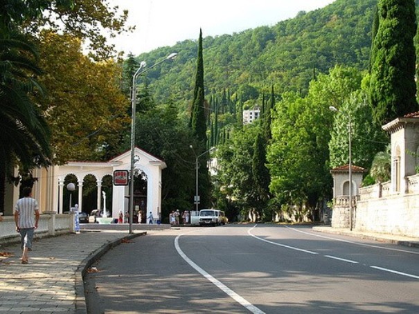 Тбилиси гагры. Гагра 2011. Памятник Леселидзе в Абхазии. Гагра ищу работу.