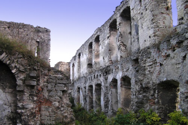 Руины замка в Чорткове