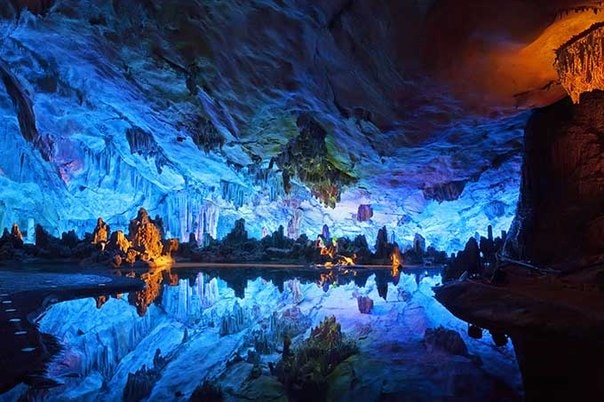 Озеро Пещеры Камышовой Флейты