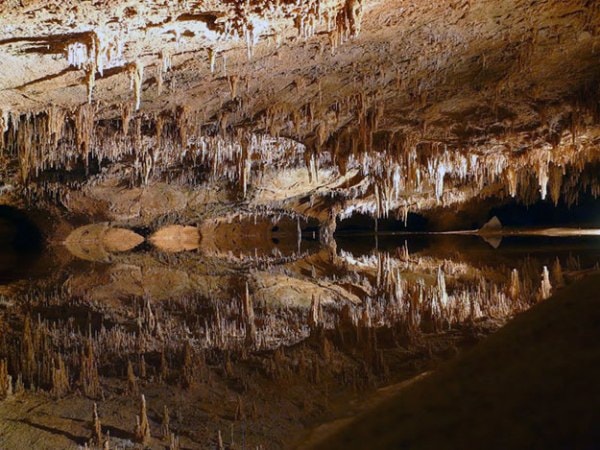 Озера пещерной системы Люрей Кейвернз, штат Вирджиния, США 