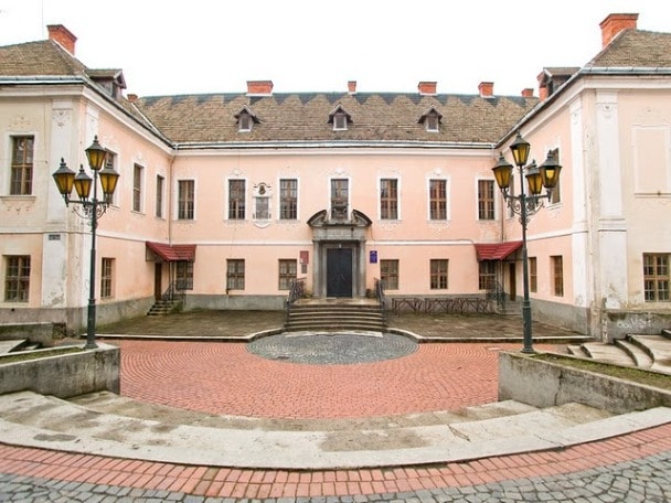 Белый дворец Шенборнов