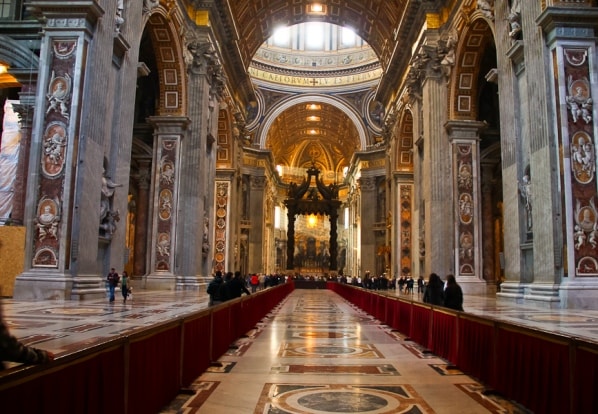 Внутри собора Св. Петра