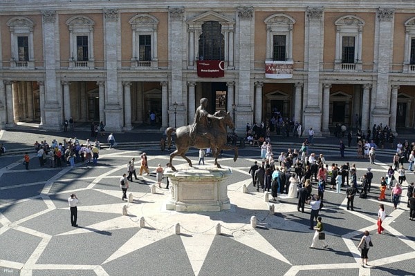 Конная статуя Марка Аврелия на площади Капитолия