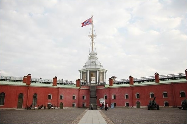 Петропавловская крепость в Санкт Петербурге внутри