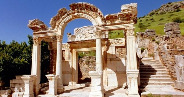 Храм Адрианы