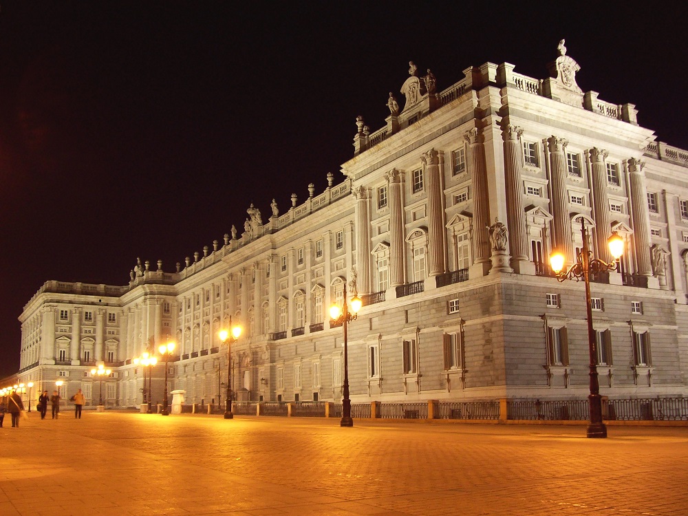 Королевский дворец в Мадриде – истинный бриллиант Испании, который должен увидеть каждый турист