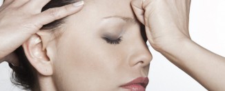 Головная боль при месячных: причины, почему болит голова