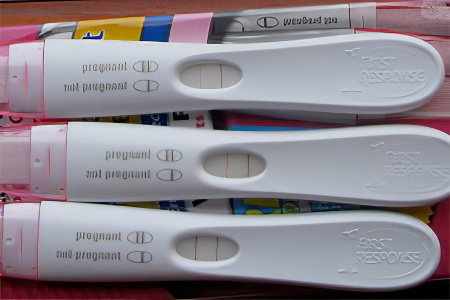 Тест отрицательный при задержке: может ли он не показывать беременность