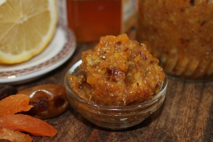 Мед, лимон, грецкий орех, сухофрукты: рецепт, как приготовить смесь