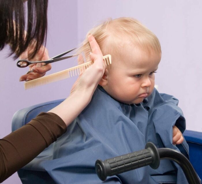 Волосы дочери ‒ может ли мама их подстригать или нет: приметы