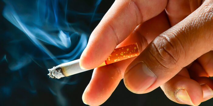 Одна сигарета в день, неделю: что будет, если некурящий попробует покурить