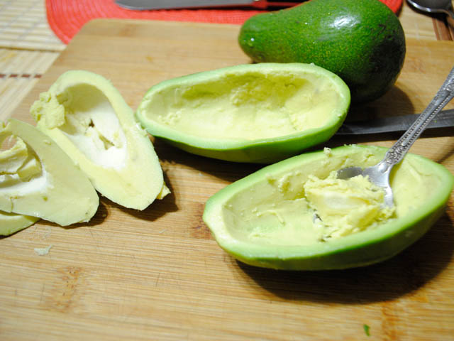 Авокадо и что внутри: как хранить, готовить, можно ли съесть косточку