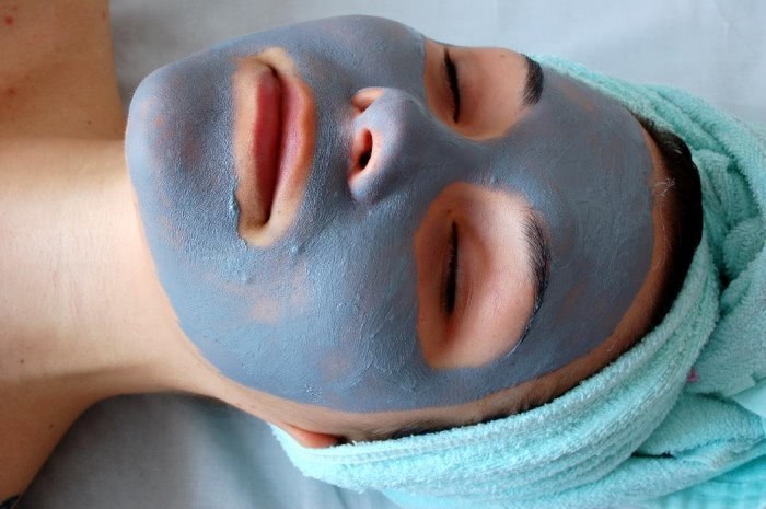 Лечение голубой глиной: полезные свойства, как применять для лица, рецепты