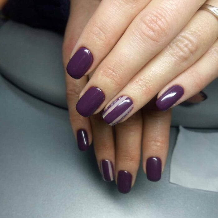 Дизайн ногтей с фиолетовым цветом: матовый маникюр или покрытие с блестками