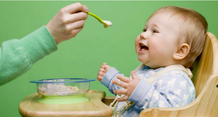 Рацион семимесячного ребенка на грудном вскармливании и искусственника: чем кормить