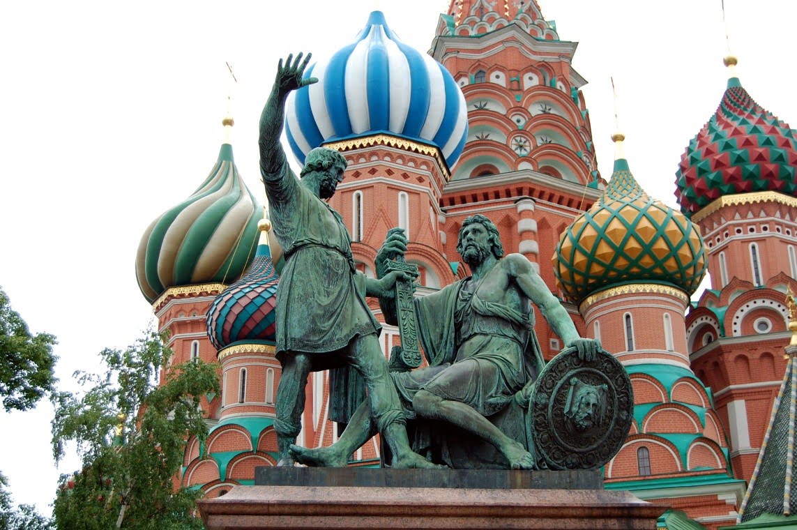 Памятник Минину и Пожарскому на Красной площади в Москве
