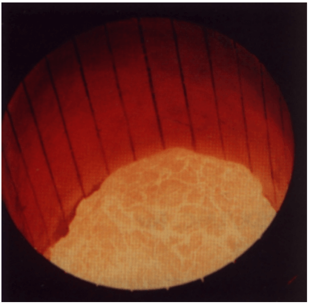 Внешний вид расплава при вакуумной индукционной плавке в «холодном» тигле 