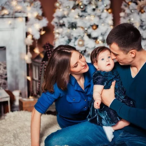Новогодняя семейная фотосессия в студии по лучшей цене в Воронеже