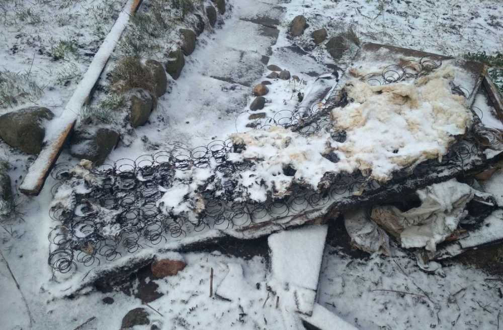 В Новогрудке местный житель едва не сгорел, сидя на диване