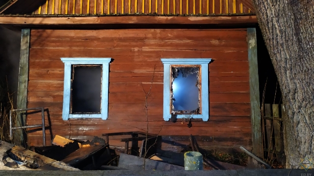 В Наровлянском районе при самостоятельном тушении пожара в доме пострадал мужчина