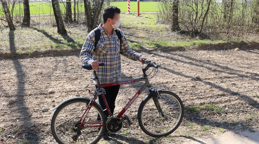 В Гродненской области "развернули" поляка, который незаконно въехал в Беларусь на велосипеде