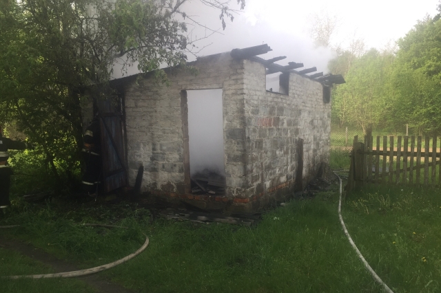 Ивацевичские спасатели ликвидировали горение в деревне Краи