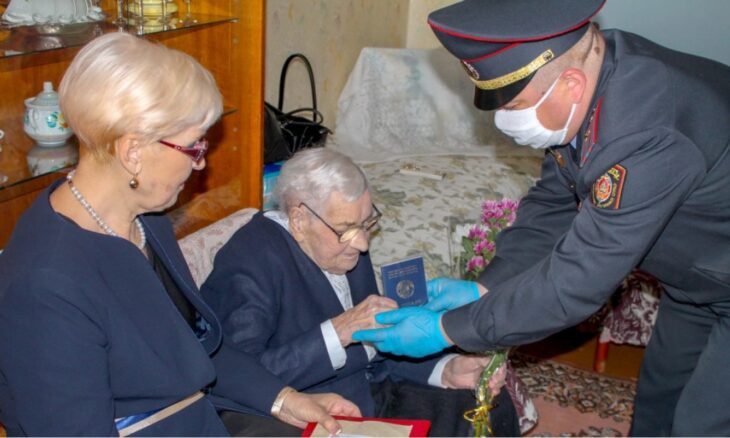 100-летней жительнице Могилева вручили паспорт