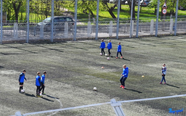На новом футбольном поле в Барановичах прошли первые тренировки