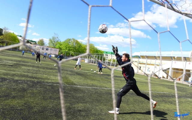 На новом футбольном поле в Барановичах прошли первые тренировки