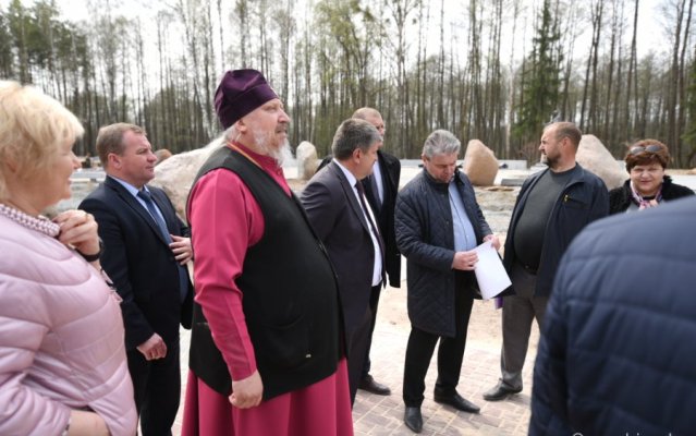 Архиепископ Стефан посетил место будущего мемориального комплекса жертвам сожженных деревень