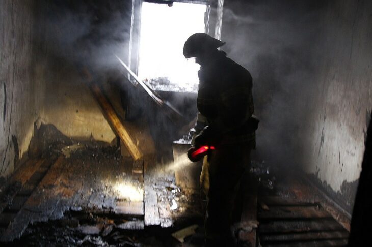 Житель Верхнедвинского района поджег дом с людьми внутри