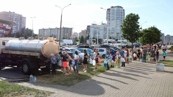 В двух районах Минска запаха от воды больше нет, но пить ее нельзя