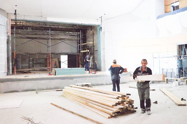 В Мозырском драмтеатре завершается ремонт, длившийся более 7 лет