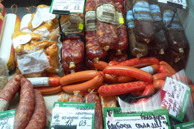 В Мотоле ежемесячно выпускают по 14 тонн колбасы и 50 тонн мясных полуфабрикатов