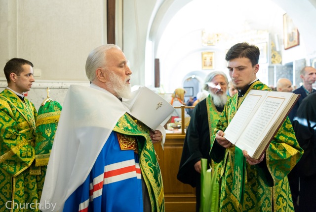 Патриарший Экзарх всея Беларуси в День Святой Троицы совершил литургию в Свято-Духовом кафедральном соборе