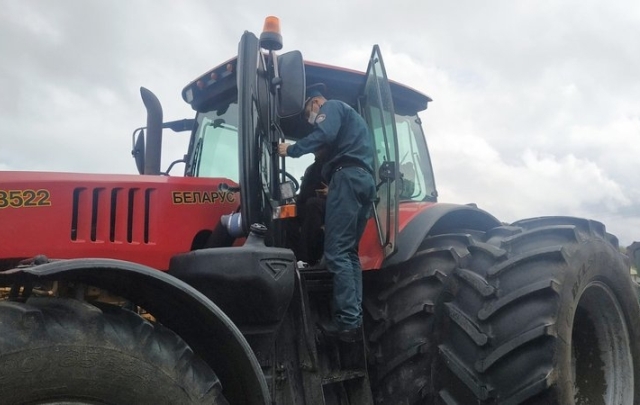 Ельские спасатели проводят рейды на сельхозпредприятиях
